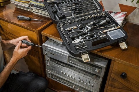 ZESTAW NARZĘDZI M4K GARAGE 90 ELEMENTÓW ZESTAW NARZĘDZI M4K GARAGE 90 ELEMENTÓW