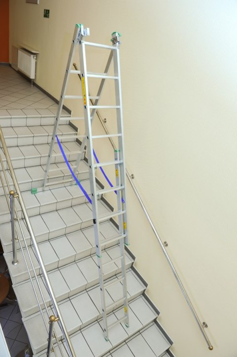 DRABINA ALUMINIOWA 3-ELEMENTOWA 420CM 7+7+7 SZCZEBLI DRABINA ALUMINIOWA 3-ELEMENTOWA 420CM 7+7+7 SZCZEBLI